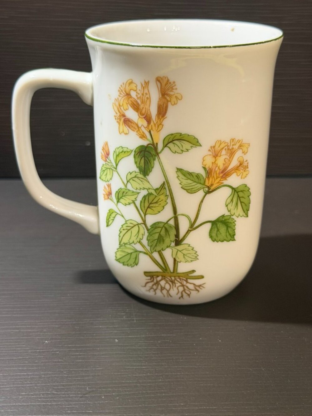 Vintage 1970 coffee cup flower